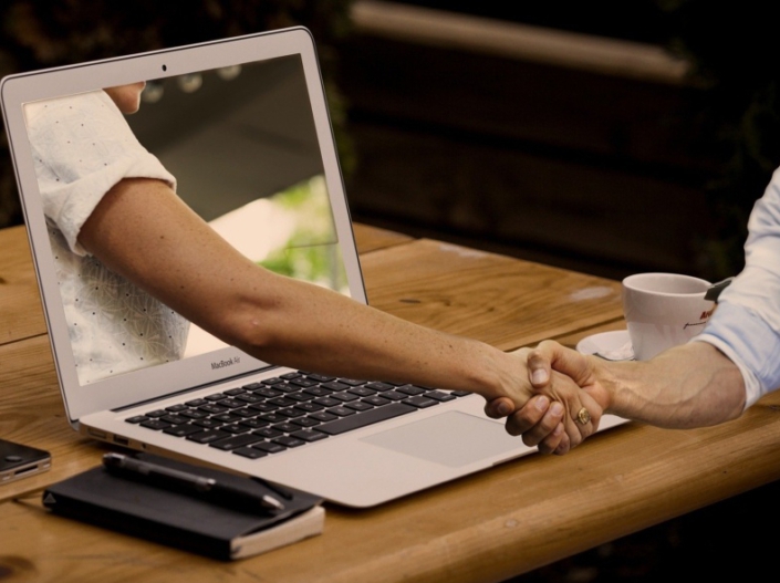 handshake-3382503_1920